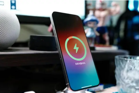 麻章苹果15换屏服务分享用什么充电器给iPhone15充电更好 